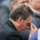 Bolsonaro passa mal