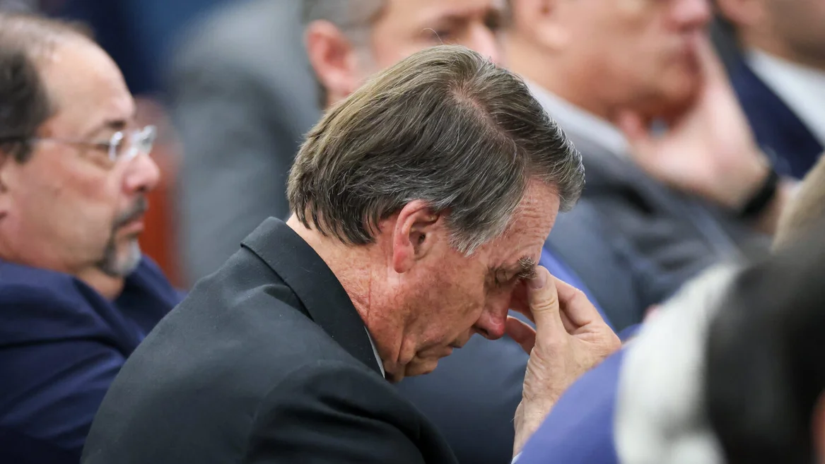 Bolsonaro passa mal