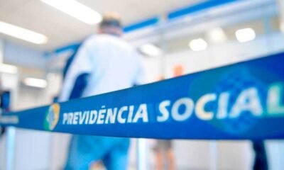 13º salário chegará com descontos em abril para aposentados do INSS?