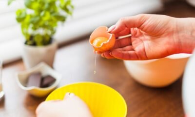 Gosta do ovo com a gema mole? Cuidado com esses riscos para a sua saúde