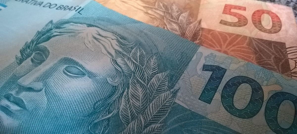 Com o fim da escala 6x1 aprovado, salários podem ficar menores no Brasil