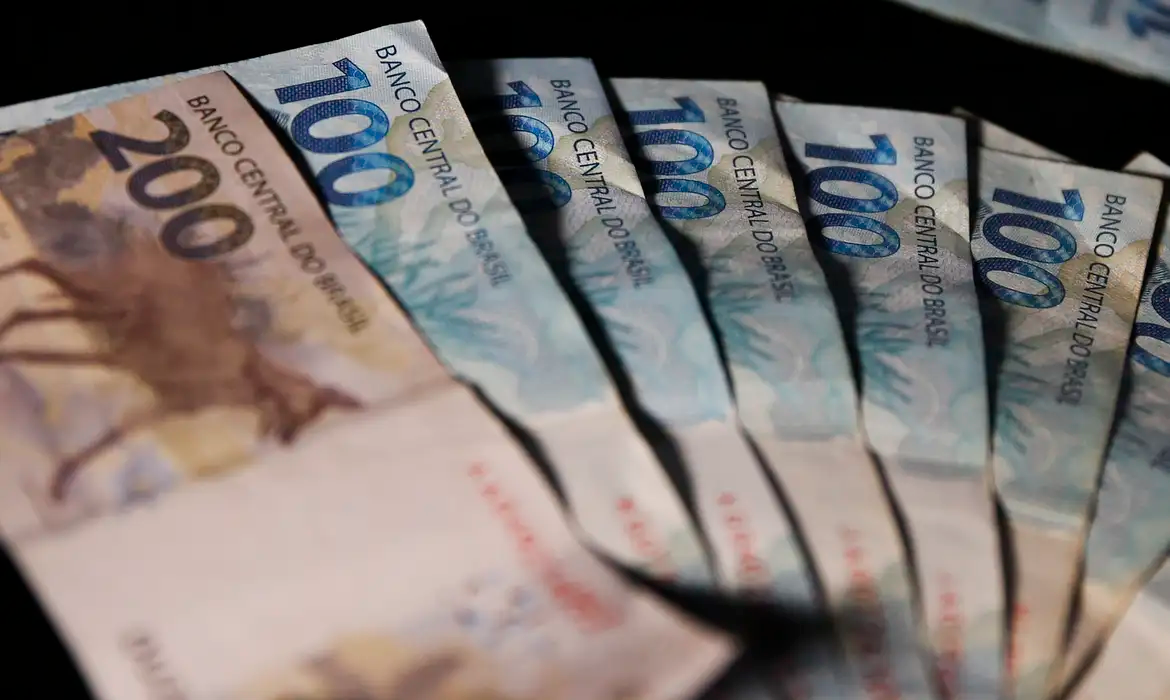 Caixa e Banco do Brasil confirmam pagamento de até R$ 1.621,00 para brasileiros cadastrados