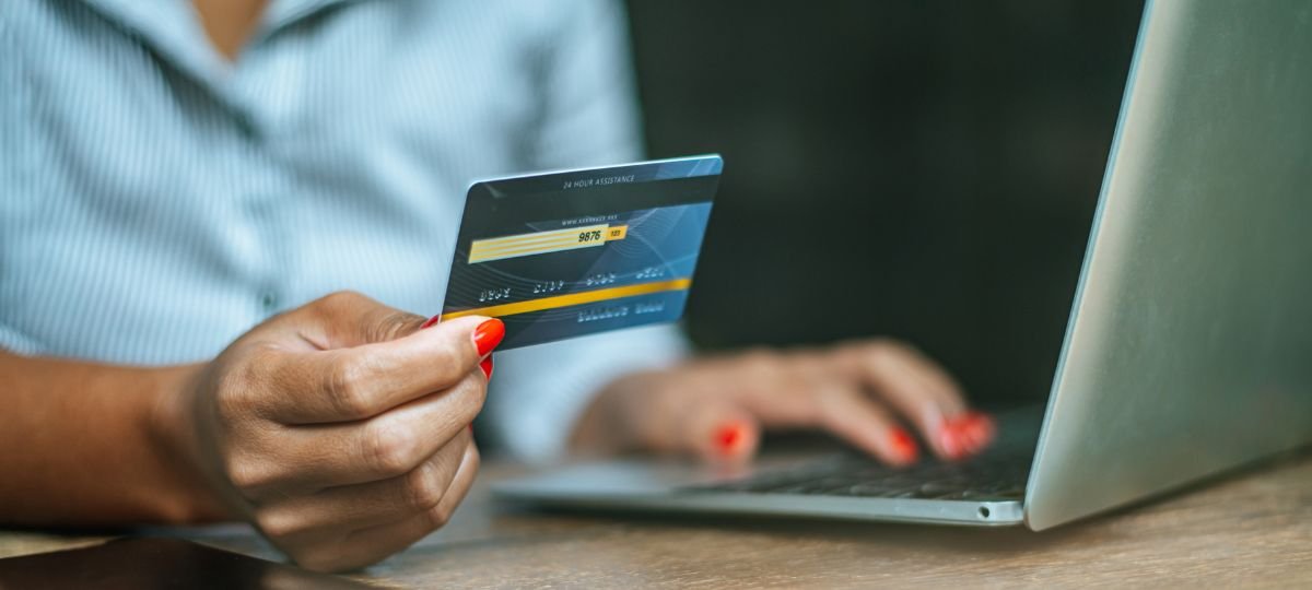 Com dívida crescente no Brasil, cartões de créditos podem se tornar inacessíveis para a classe média