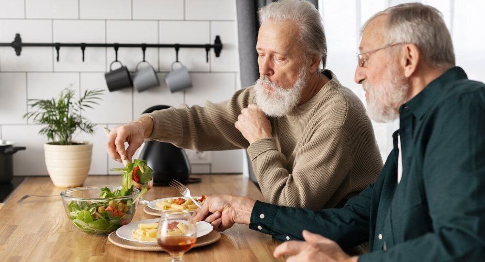 Estes são os alimentos que todo mundo com mais de 65 anos deveria consumir diariamente