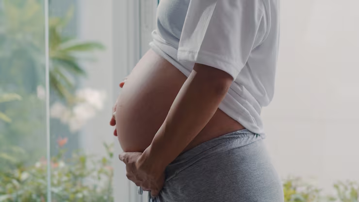 Salário-maternidade ganha aumento de 93% em 2026