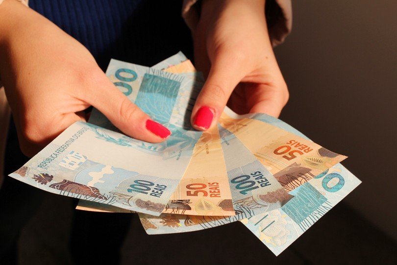 Caixa Econômica confirma auxílio emergencial de R$ 6.220 para brasileiros nestas situações