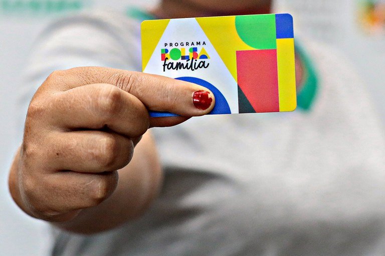 Bolsa Família irá cancelar o benefício de usuários que não realizarem o acompanhamento médico obrigatório em 2026