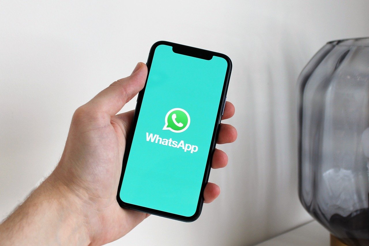 WhatsApp passa a ser pago no Brasil; veja quanto vai custar