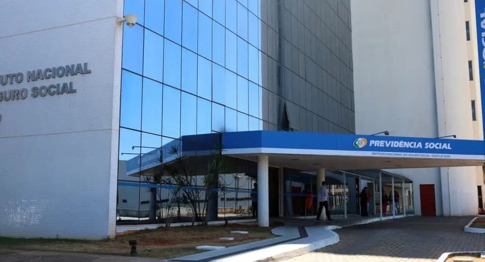 Aposentados e pensionistas recebem alerta sobre dois depósitos do INSS em junho