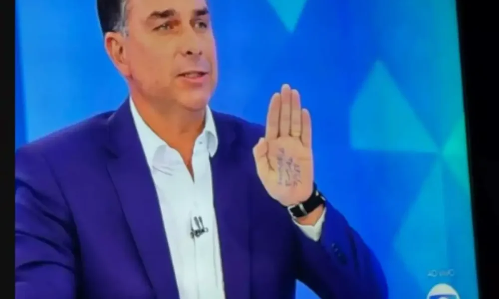 flavio bolsonaro escreve na mao