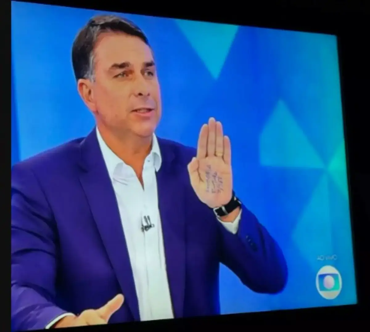 flavio bolsonaro escreve na mao